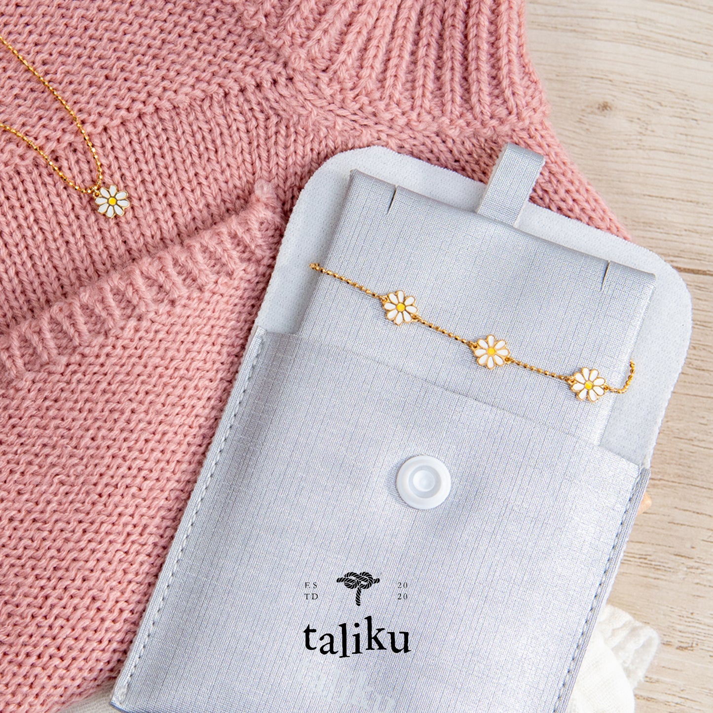 TALIKU 3 Daisies Adjustable Chain Bracelet