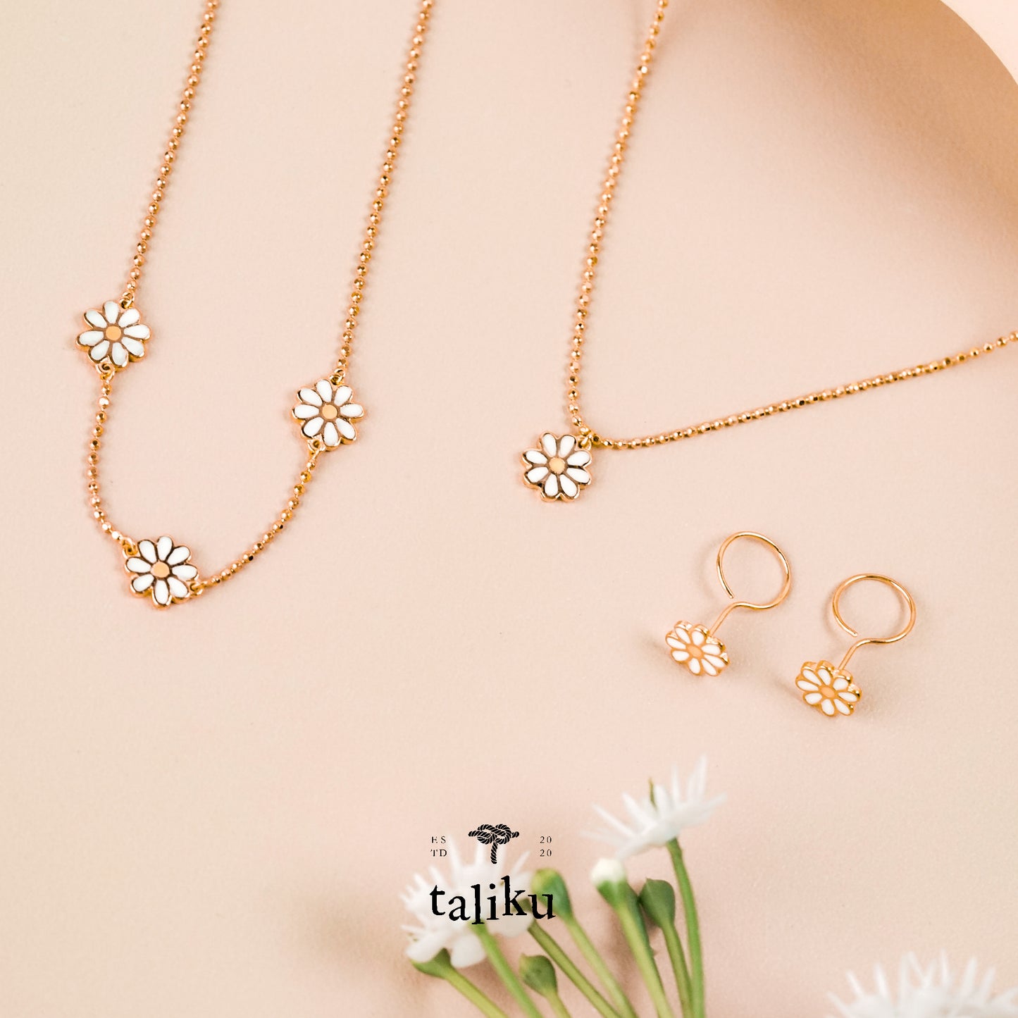 TALIKU Daisy Chain Necklace