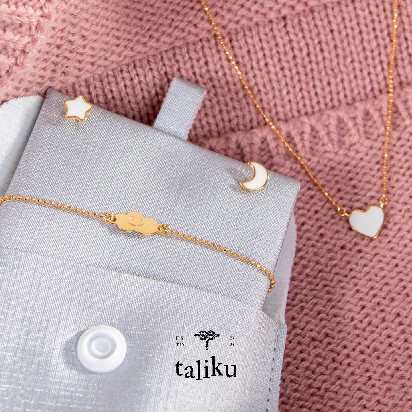 Taliku Luna And Star Round Loop 18K