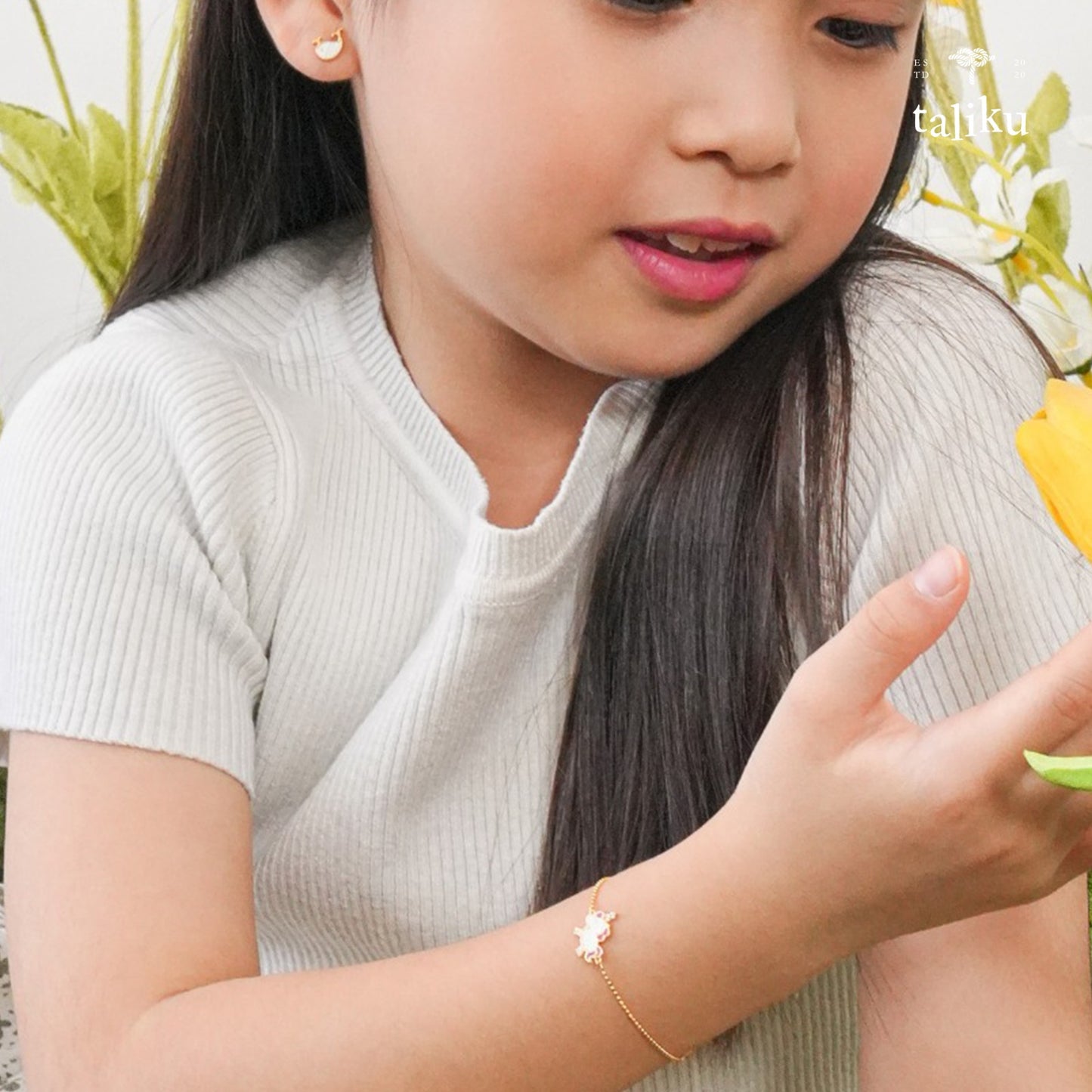 Taliku Little Whale Round Loop 18K